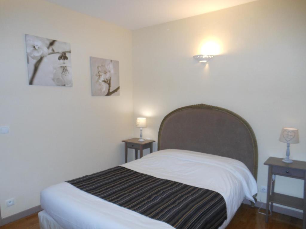 Logis - Hotel Restaurant L'Ecu De France Malesherbes Habitación foto